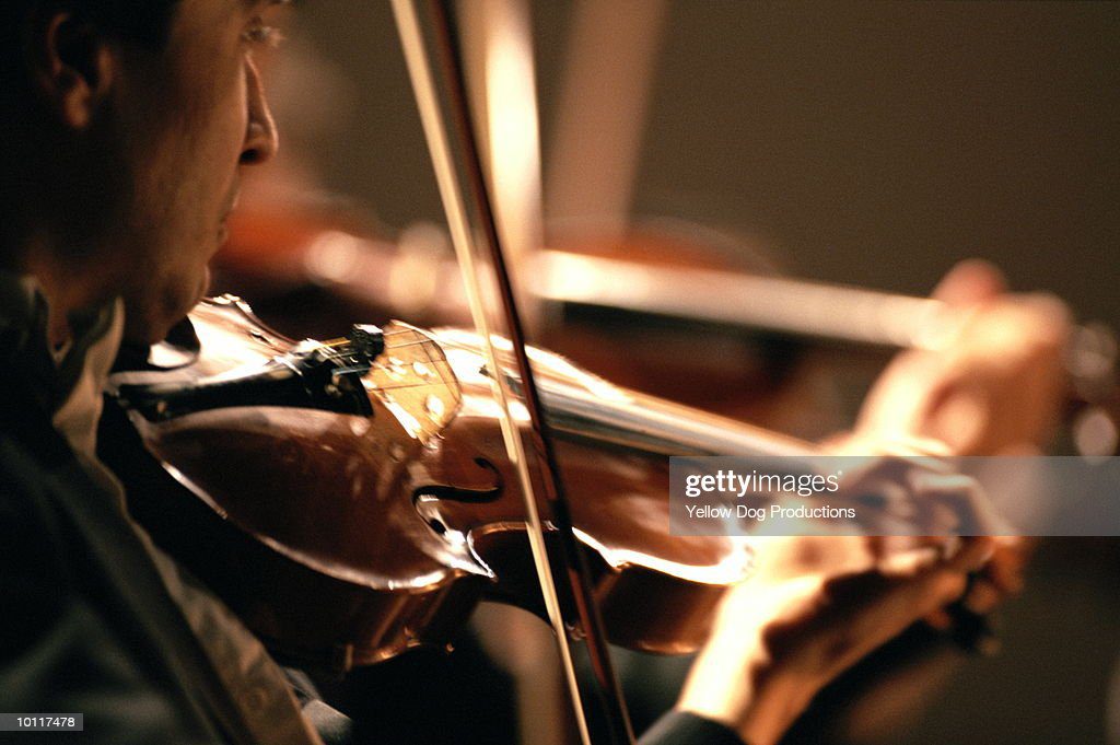 orchestra violinist - violin fotografías e imágenes de stock