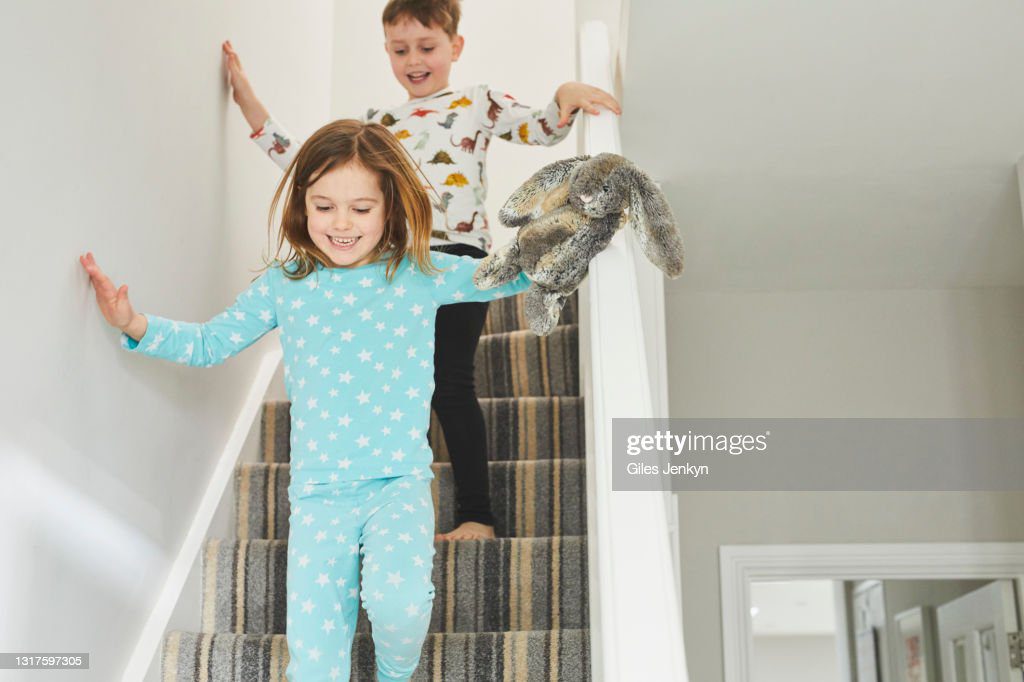 young children running downstairs - pijama fotografías e imágenes de stock