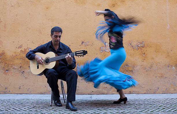 flamenco dancer and guitarist - gitano fotografías e imágenes de stock