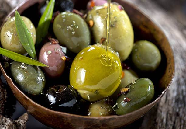 olives - aceituna fotografías e imágenes de stock