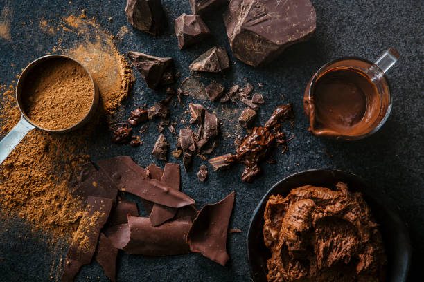 chocolate chunks, frosting and cocao - chocolate fotografías e imágenes de stock