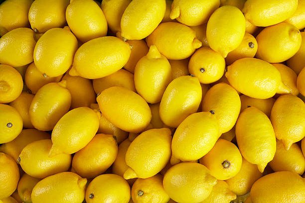 limones en el mercado - limones fotografías e imágenes de stock